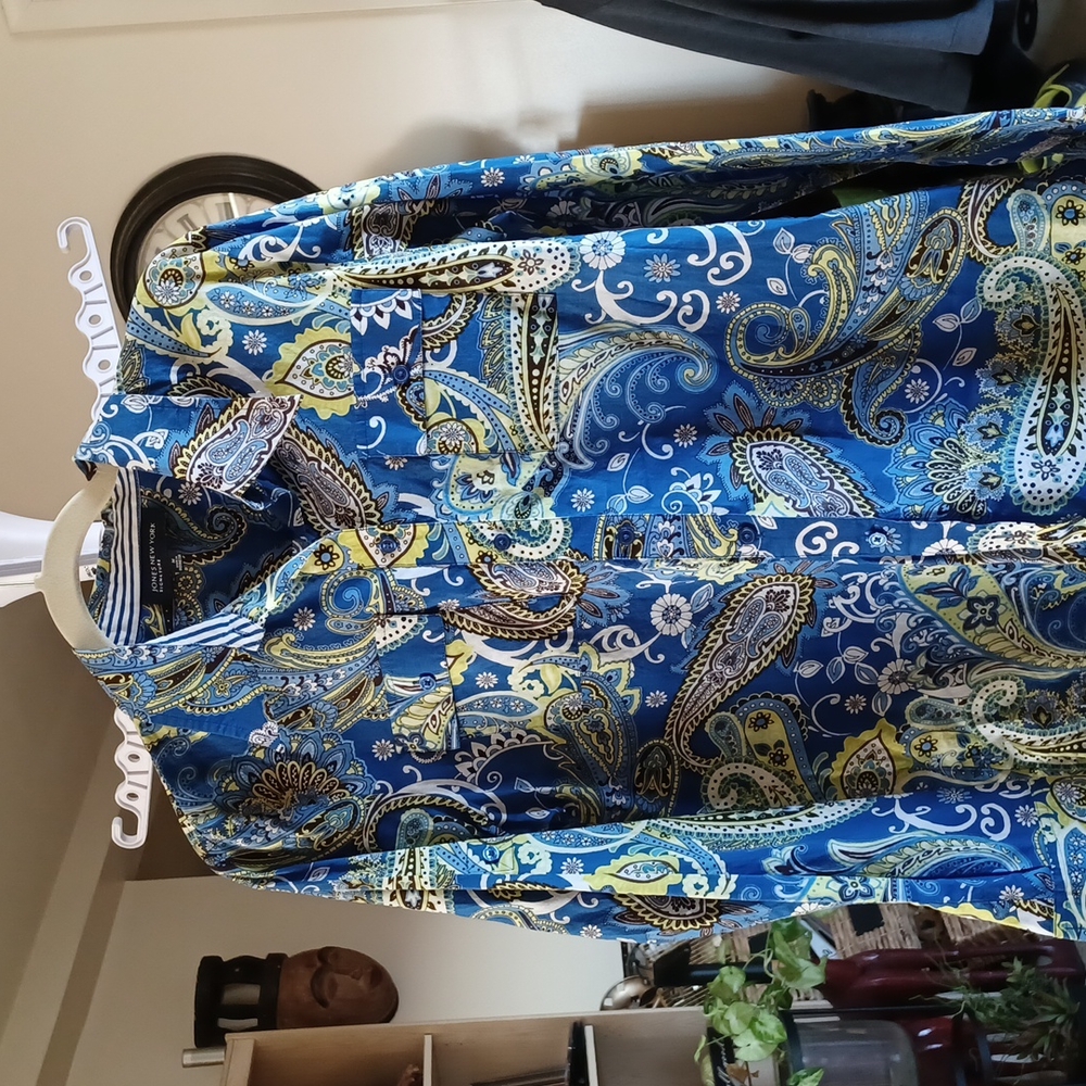Ladies Paisley Top. Pre-owned